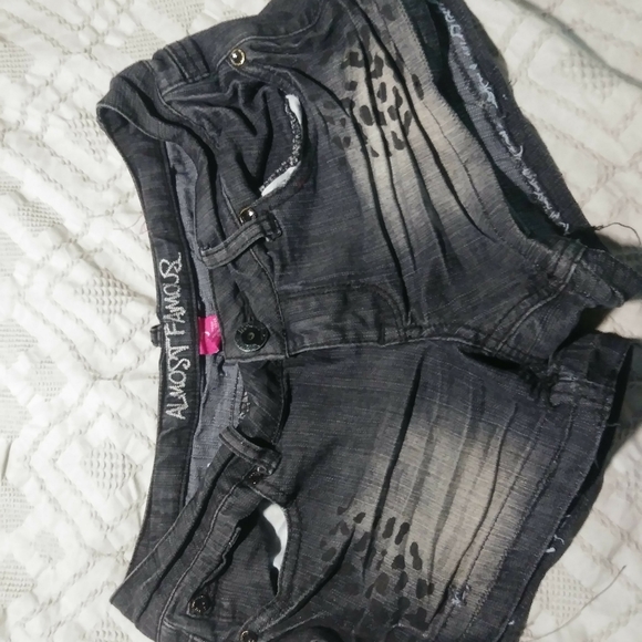 Almost famous super cute denim shorts size 5 - Picture 1 of 3